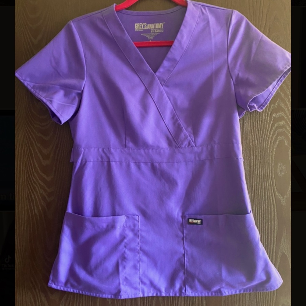 Grey’s Anatomy size small scrub top